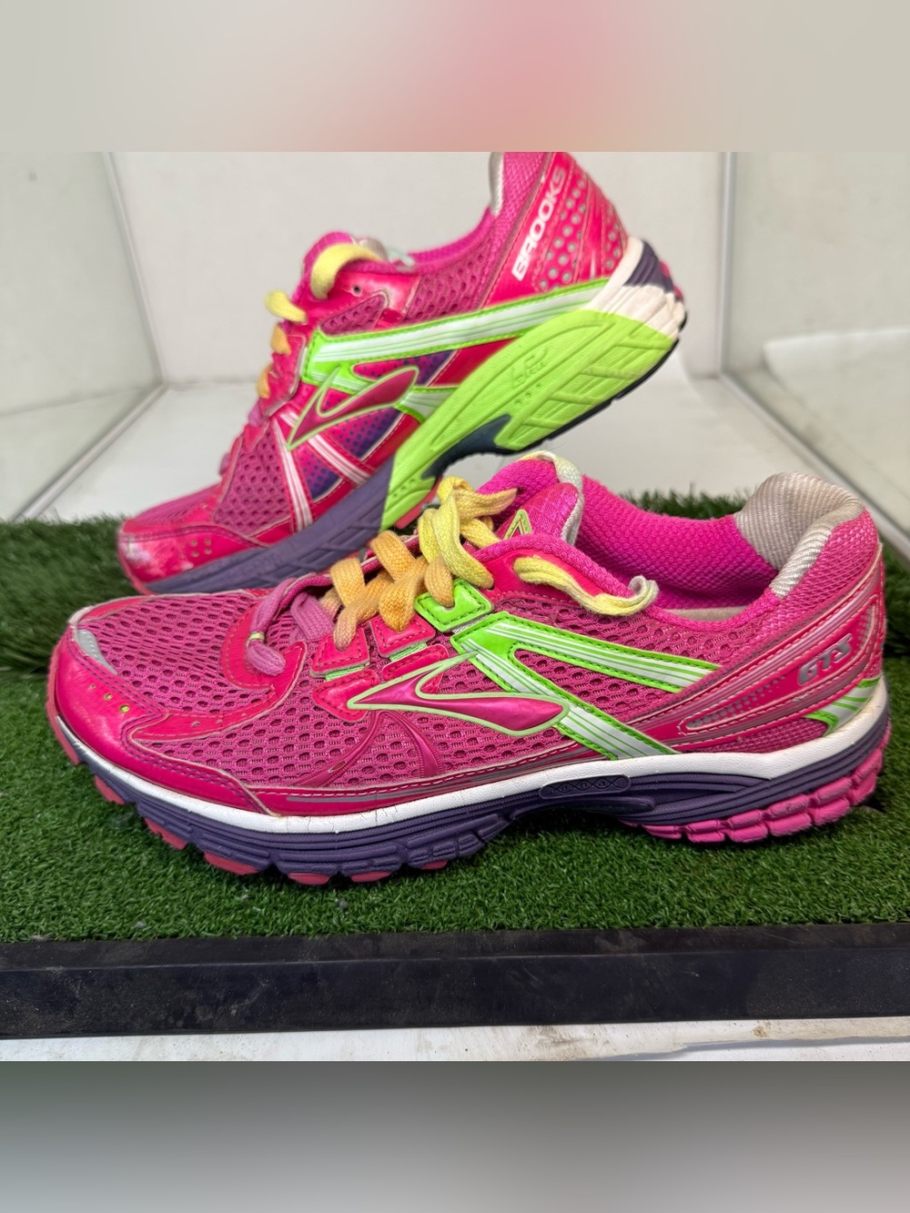 Brooks Women's Adrenaline GTS 13 Pink Glow Running Shoes. SZ 10